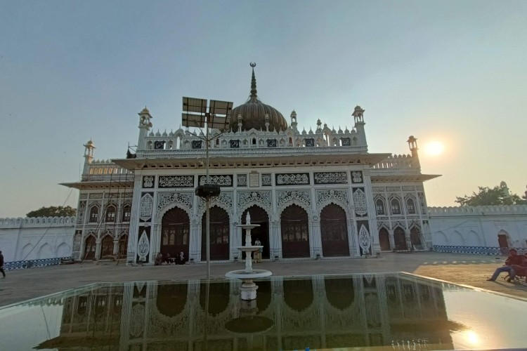 Chhota Imambara - Chauffeur India Tours