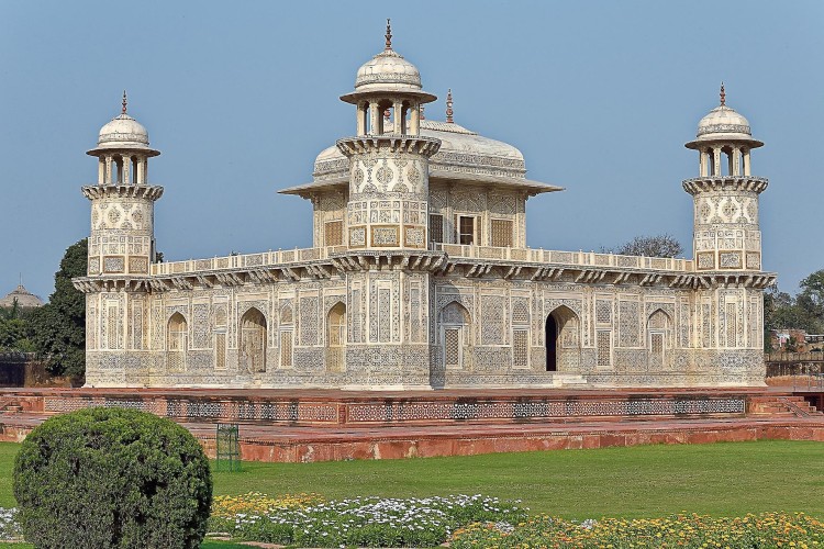 Itimad Ud Daulah - Chauffeur India Tours