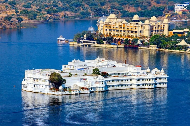 Lake Pichola Udaipur - Chauffeur India Tours