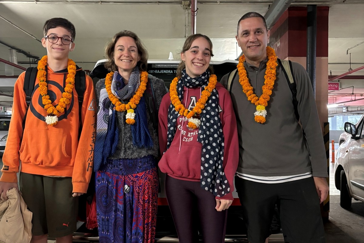 Warm Welcome in Delhi - Chauffeur India Tours