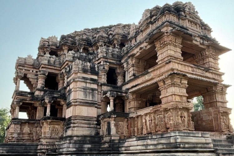 Sahastrabahu Temple - Chauffeur India Tours