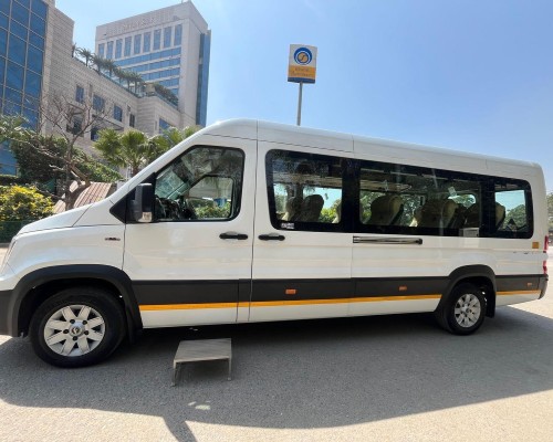 Force Urbania - Chauffeur India Tours