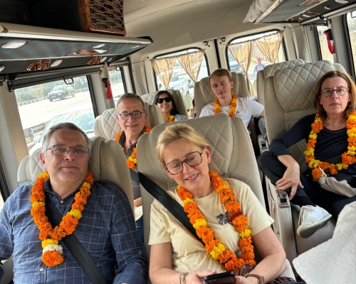 Force Urbania - Chauffeur India Tours