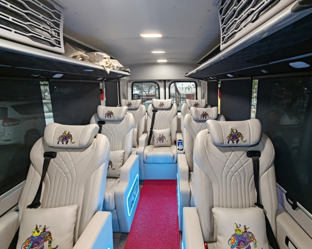 Force Urbania - Chauffeur India Tours