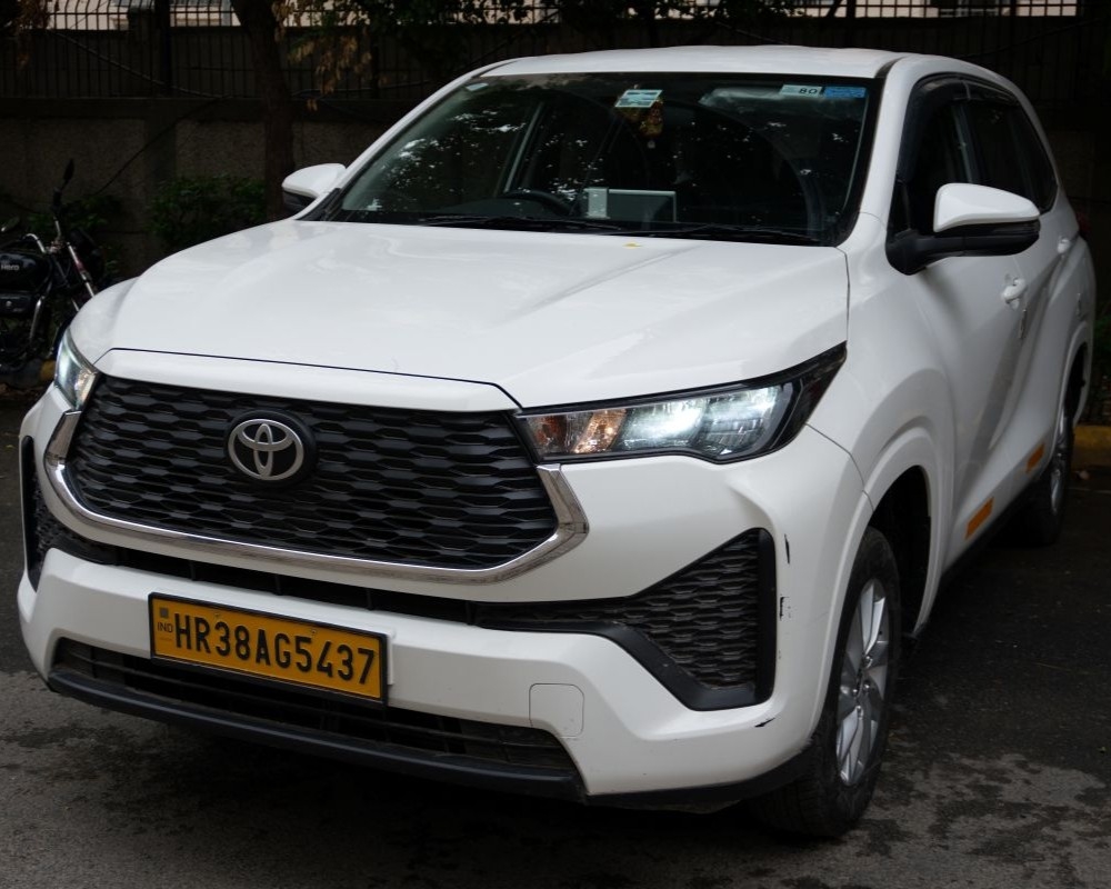 Toyota Innova Hycross - Chauffeur India Tours