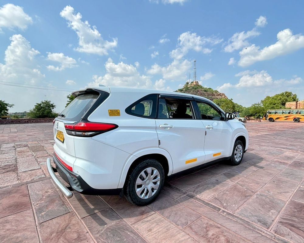 Toyota Innova Hycross - Chauffeur India Tours