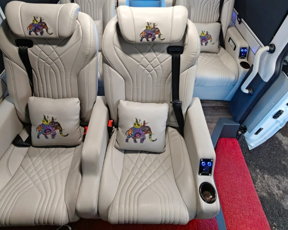 Force Urbania - Chauffeur India Tours